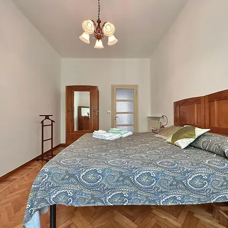 Palomar Apartment