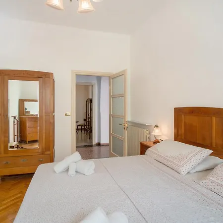 Palomar Apartment